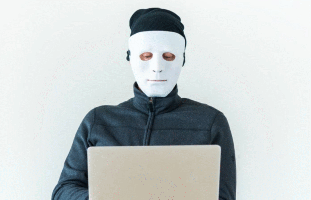 Suplantación de identidad en internet: qué es, cómo detectarla y cómo eliminarla [Guía 2025]